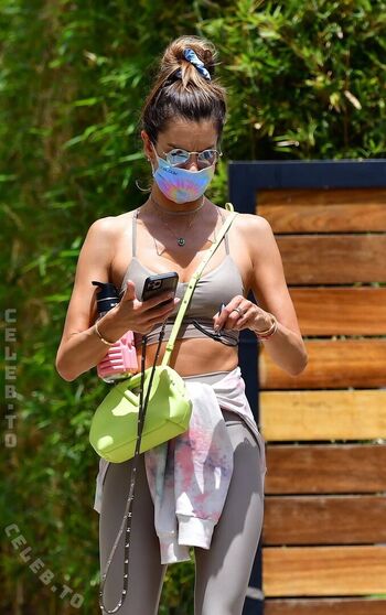 Alessandra ambrosio  page leaked private photo uncensored HD quality