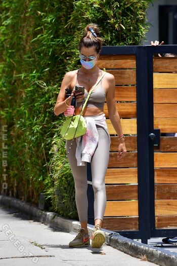 Alessandra ambrosio  page leaked private photo uncensored HD quality