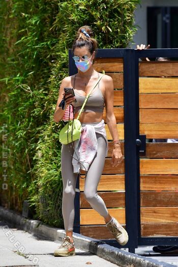 Alessandra ambrosio  page leaked private photo uncensored HD quality