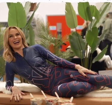 Amanda holden  page leaked private photo uncensored HD quality