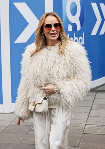 Amanda holden  page leaked private photo uncensored HD quality