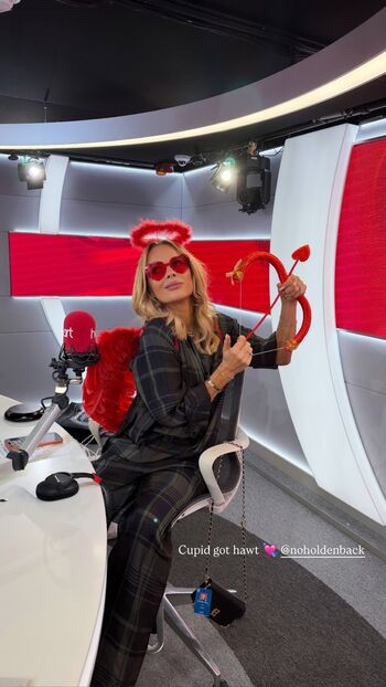 Amanda holden  page leaked private photo uncensored HD quality