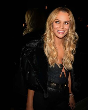 Amanda holden  page leaked private photo uncensored HD quality