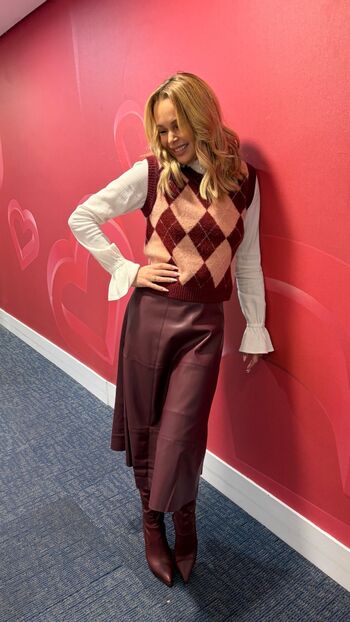 Amanda holden  page leaked private photo uncensored HD quality