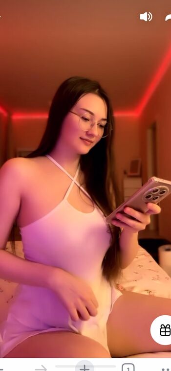 Amateur streamers leaked private photo uncensored HD quality