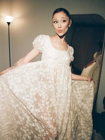 Ariana grande  page leaked private photo uncensored HD quality
