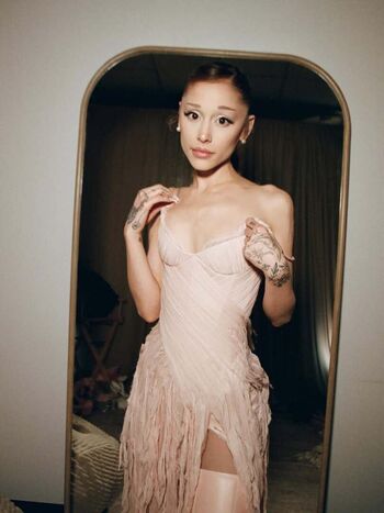 Ariana grande  page leaked private photo uncensored HD quality