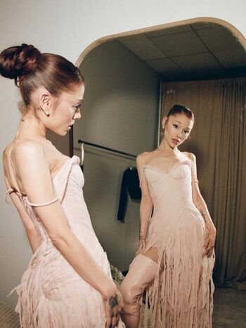 Ariana grande  page leaked private photo uncensored HD quality