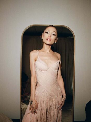Ariana grande  page leaked private photo uncensored HD quality