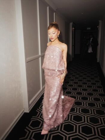 Ariana grande  page leaked private photo uncensored HD quality