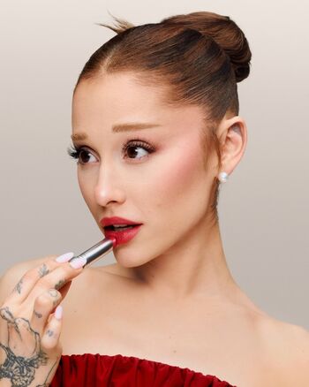 Ariana grande  page leaked private photo uncensored HD quality