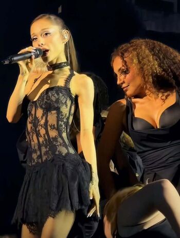 Ariana grande  page leaked private photo uncensored HD quality