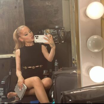 Ariana grande  page leaked private photo uncensored HD quality