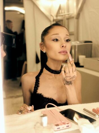 Ariana grande  page leaked private photo uncensored HD quality