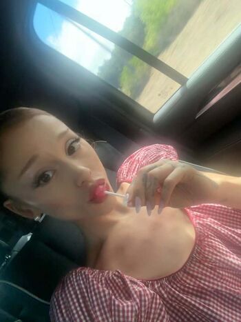 Ariana grande  page leaked private photo uncensored HD quality