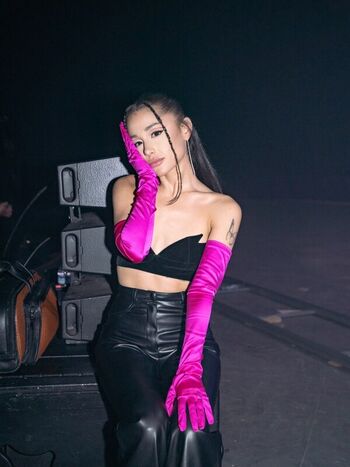 Ariana grande  page leaked private photo uncensored HD quality