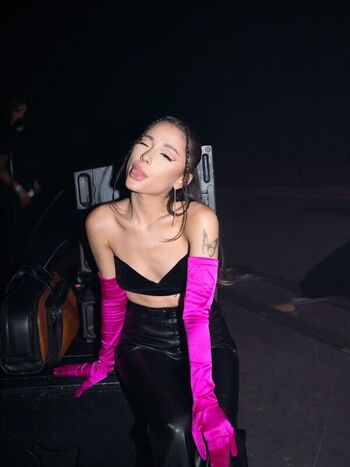 Ariana grande  page leaked private photo uncensored HD quality