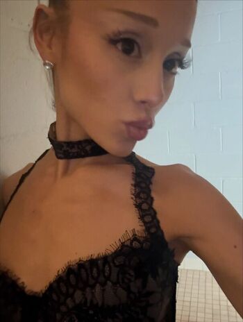 Ariana grande  page leaked private photo uncensored HD quality