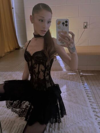 Ariana grande  page leaked private photo uncensored HD quality