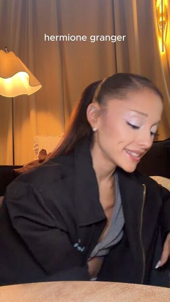 Ariana grande  page leaked private photo uncensored HD quality