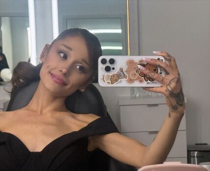 Ariana grande  page leaked private photo uncensored HD quality