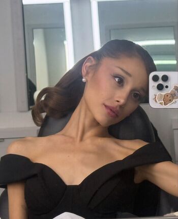 Ariana grande  page leaked private photo uncensored HD quality