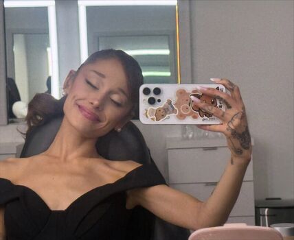 Ariana grande  page leaked private photo uncensored HD quality
