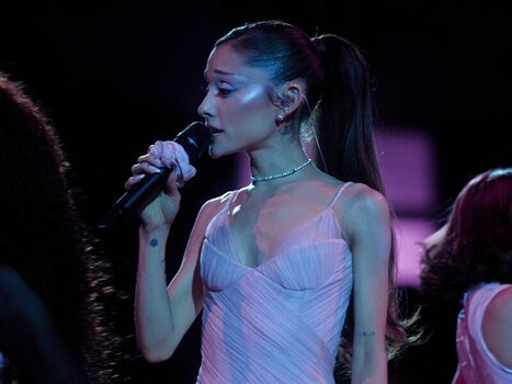 Ariana grande  page leaked private photo uncensored HD quality