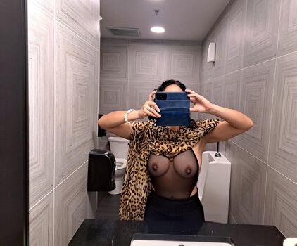 Braless babe leaked private photo uncensored HD quality