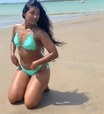 Camilaferreirai page leaked private photo uncensored HD quality
