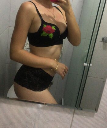 Camilaferreirai page leaked private photo uncensored HD quality
