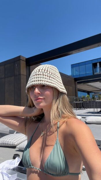 Carla bezanson page leaked private photo uncensored HD quality
