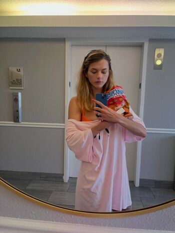 Chloe east leaked private photo uncensored HD quality