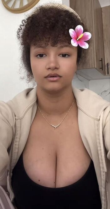 Chloeluuv leaked private photo uncensored HD quality