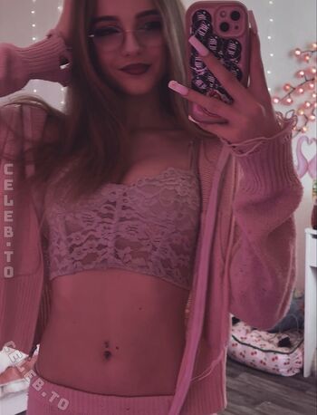 Crystalmarykitty page leaked private photo uncensored HD quality