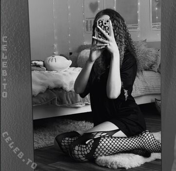 Crystalmarykitty page leaked private photo uncensored HD quality