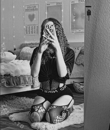 Crystalmarykitty page leaked private photo uncensored HD quality