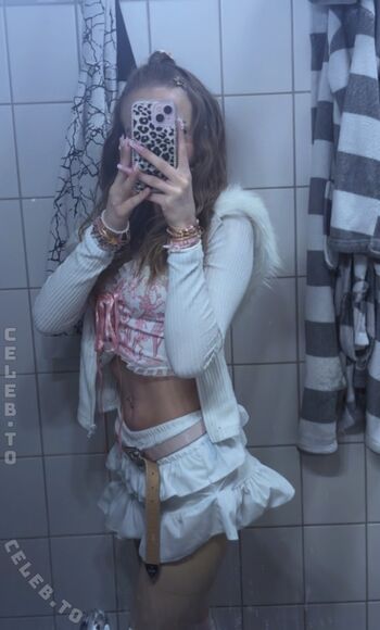 Crystalmarykitty page leaked private photo uncensored HD quality