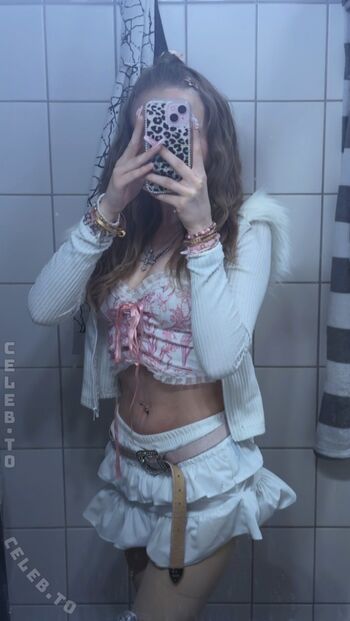 Crystalmarykitty page leaked private photo uncensored HD quality