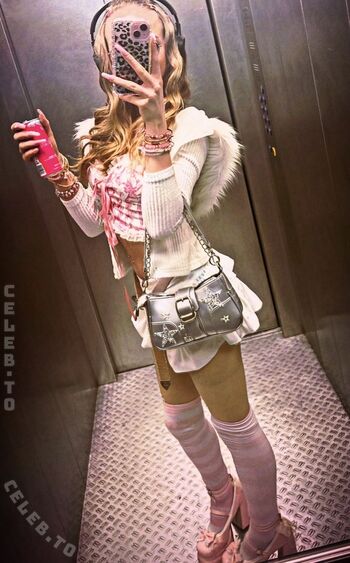 Crystalmarykitty page leaked private photo uncensored HD quality
