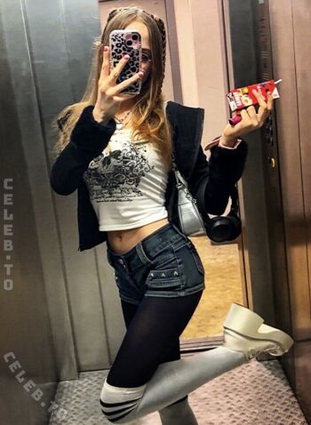 Crystalmarykitty leaked private photo uncensored HD quality