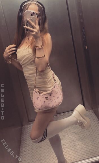 Crystalmarykitty leaked private photo uncensored HD quality