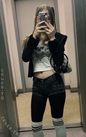Crystalmarykitty leaked private photo uncensored HD quality
