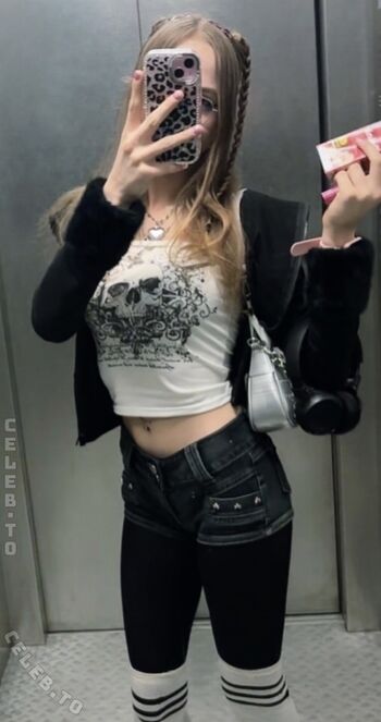 Crystalmarykitty leaked private photo uncensored HD quality