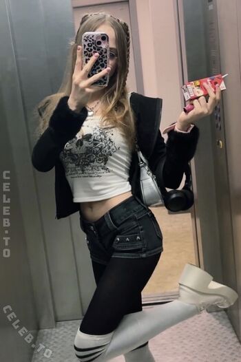 Crystalmarykitty leaked private photo uncensored HD quality
