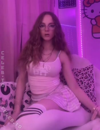 Crystalmarykitty leaked private photo uncensored HD quality