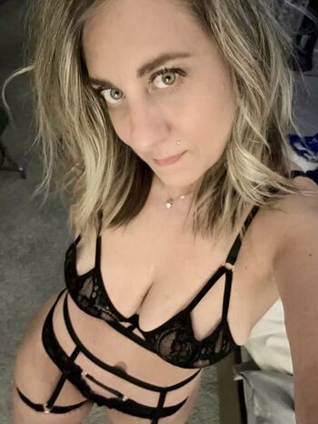 Cutesexymom leaked private photo uncensored HD quality