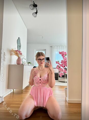 Deineemilia page leaked private photo uncensored HD quality