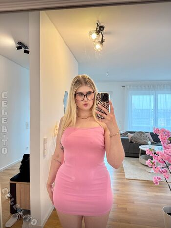 Deineemilia leaked private photo uncensored HD quality