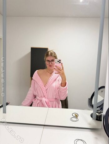 Deineemilia page leaked private photo uncensored HD quality